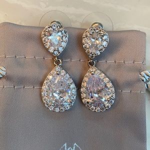 Teardrop Dangle Earrings made Of Cubic Zirconia